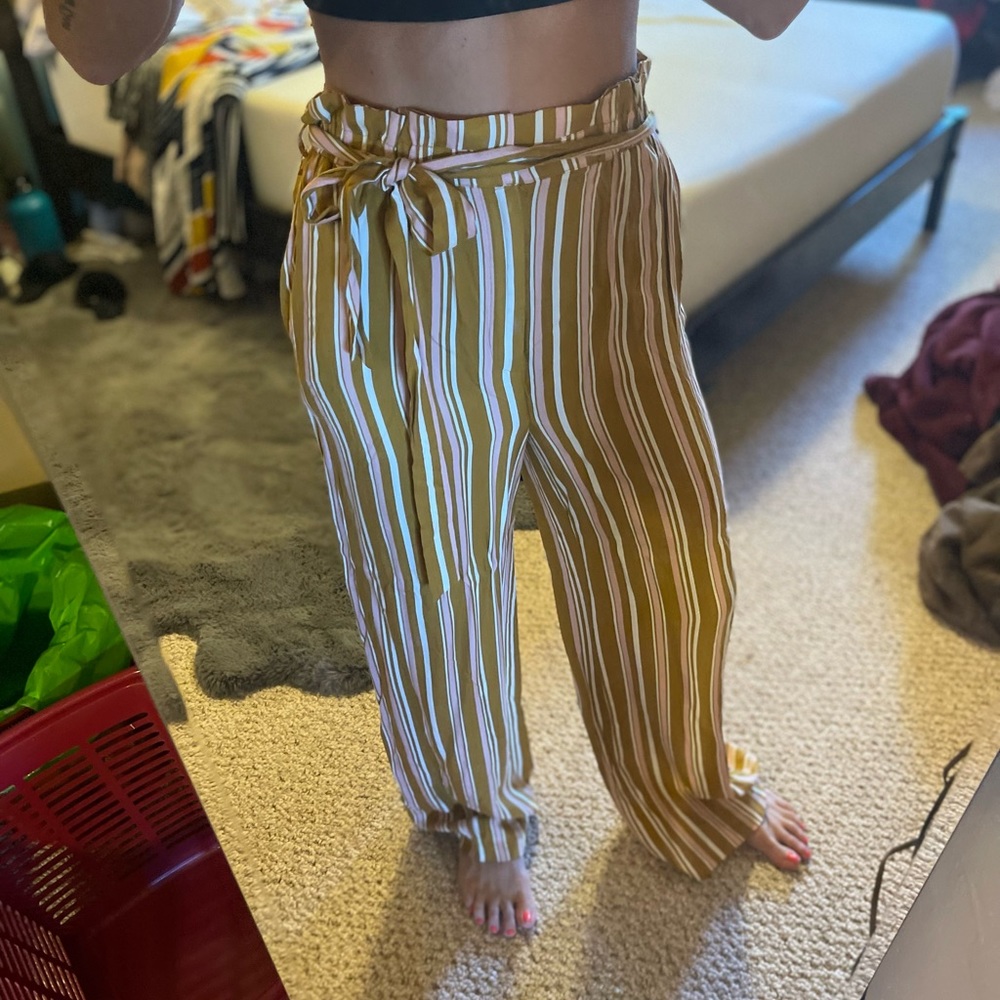 Balloon pants. Brand new with tag from Forever 21.